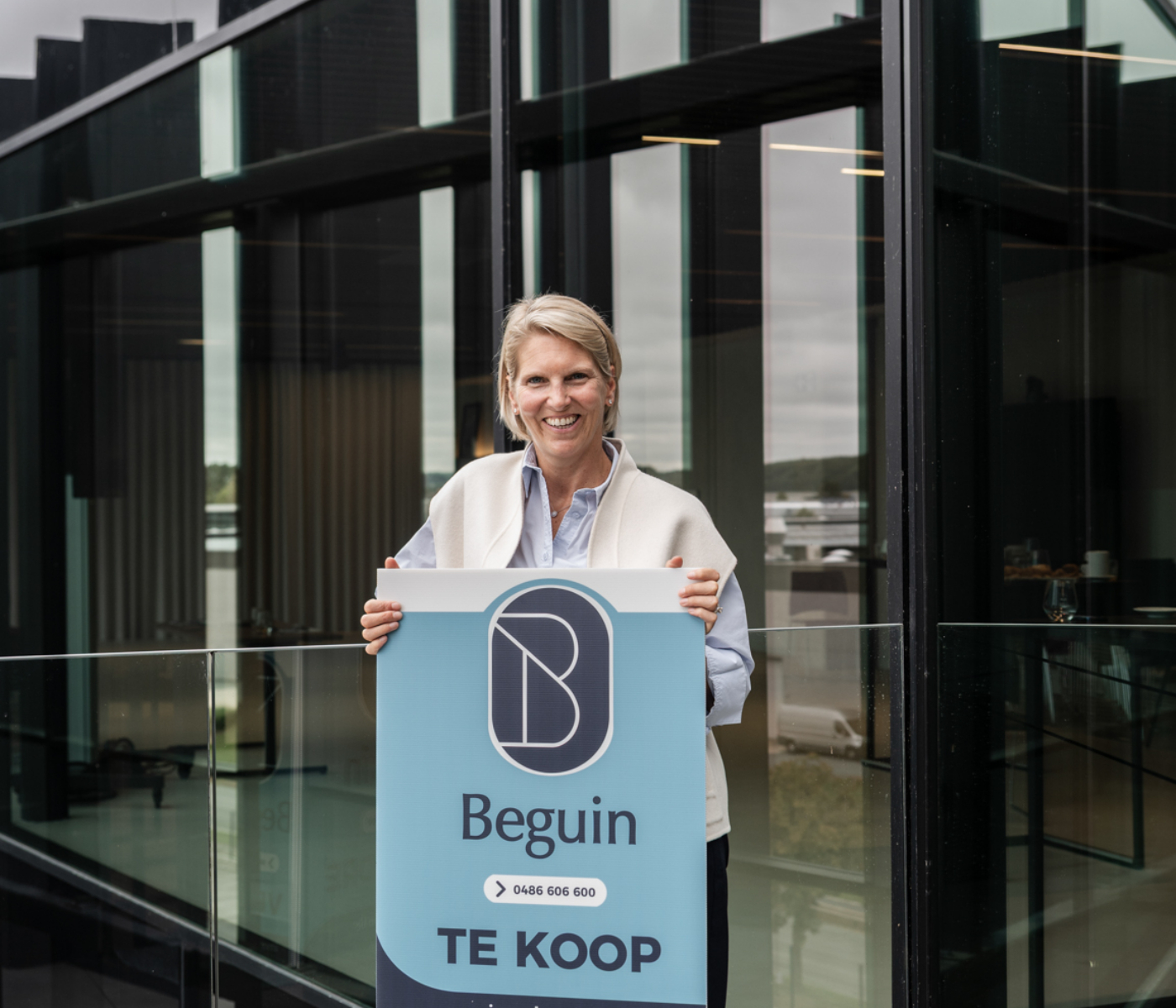 Sophie Beguin met te koop bord