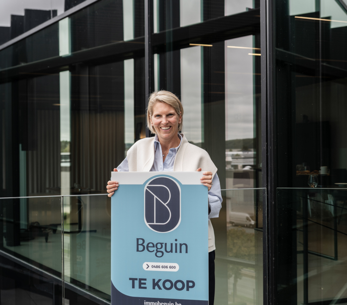 Sophie Beguin met te koop bord