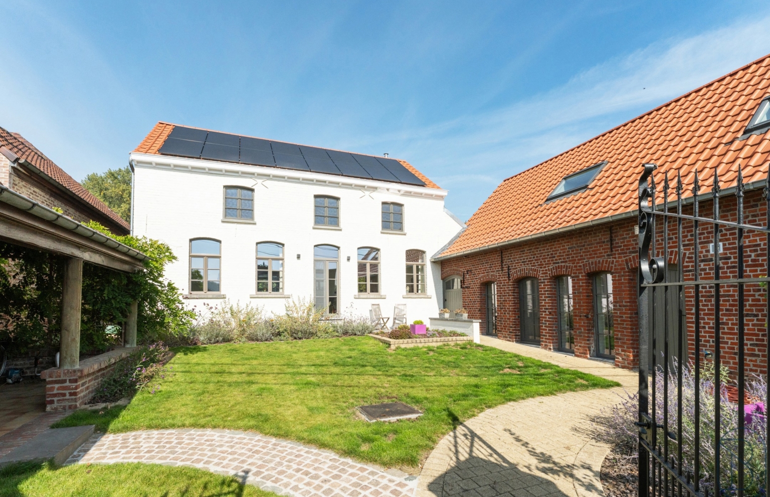 B6148aa3c0a2452c81b38e3c95d6e4db