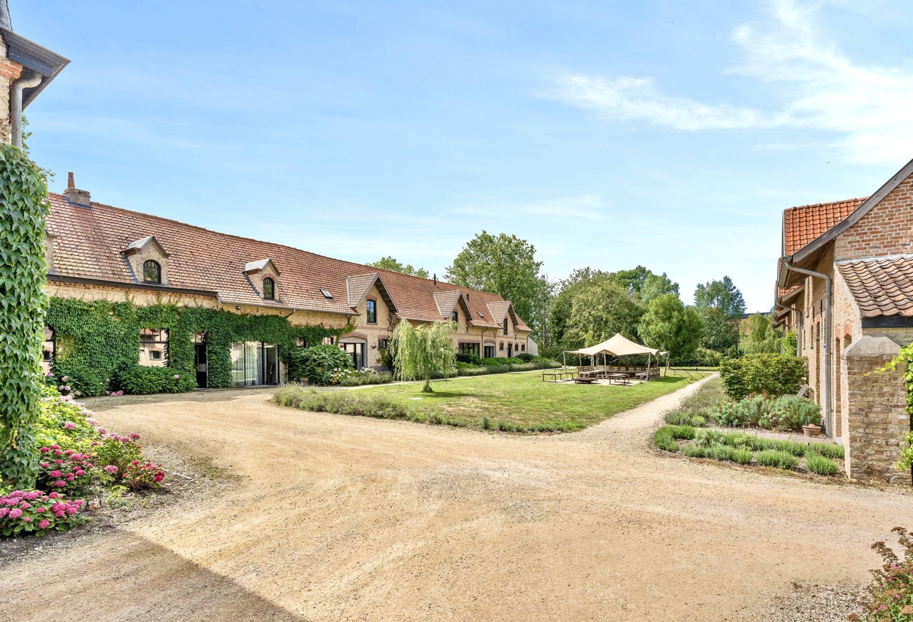 B2c366226d954263ad65a6e64638effb