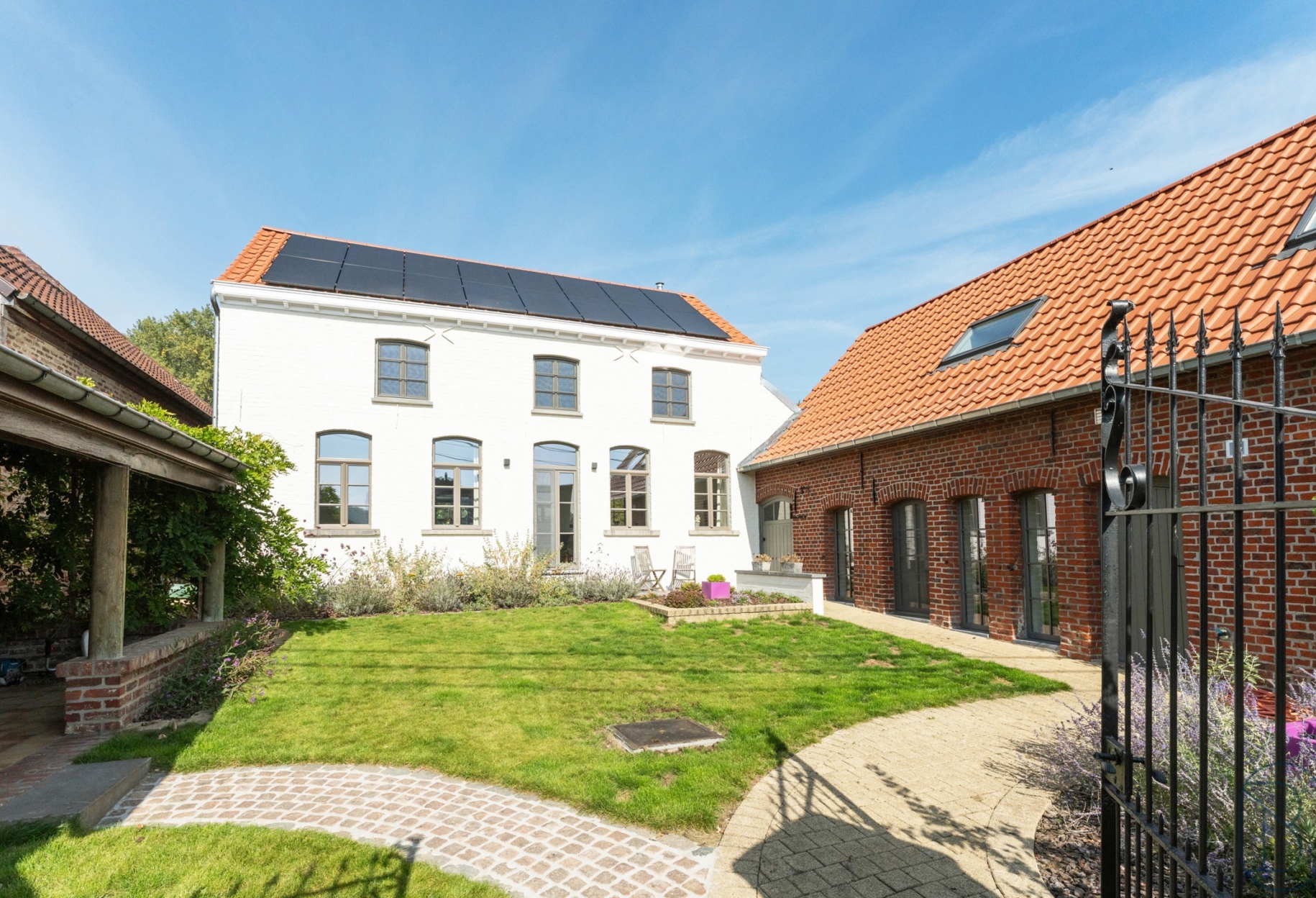 B6148aa3c0a2452c81b38e3c95d6e4db