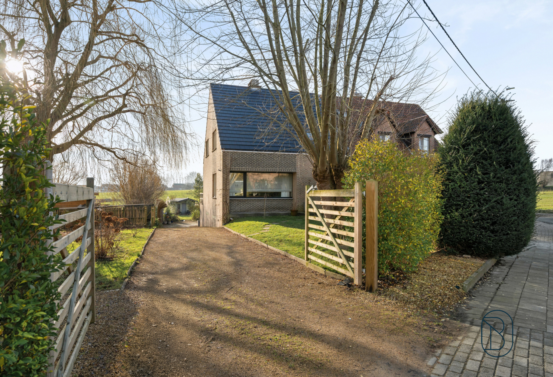 Ec0b5b2edc174fa981ab77e7a54c4fbb