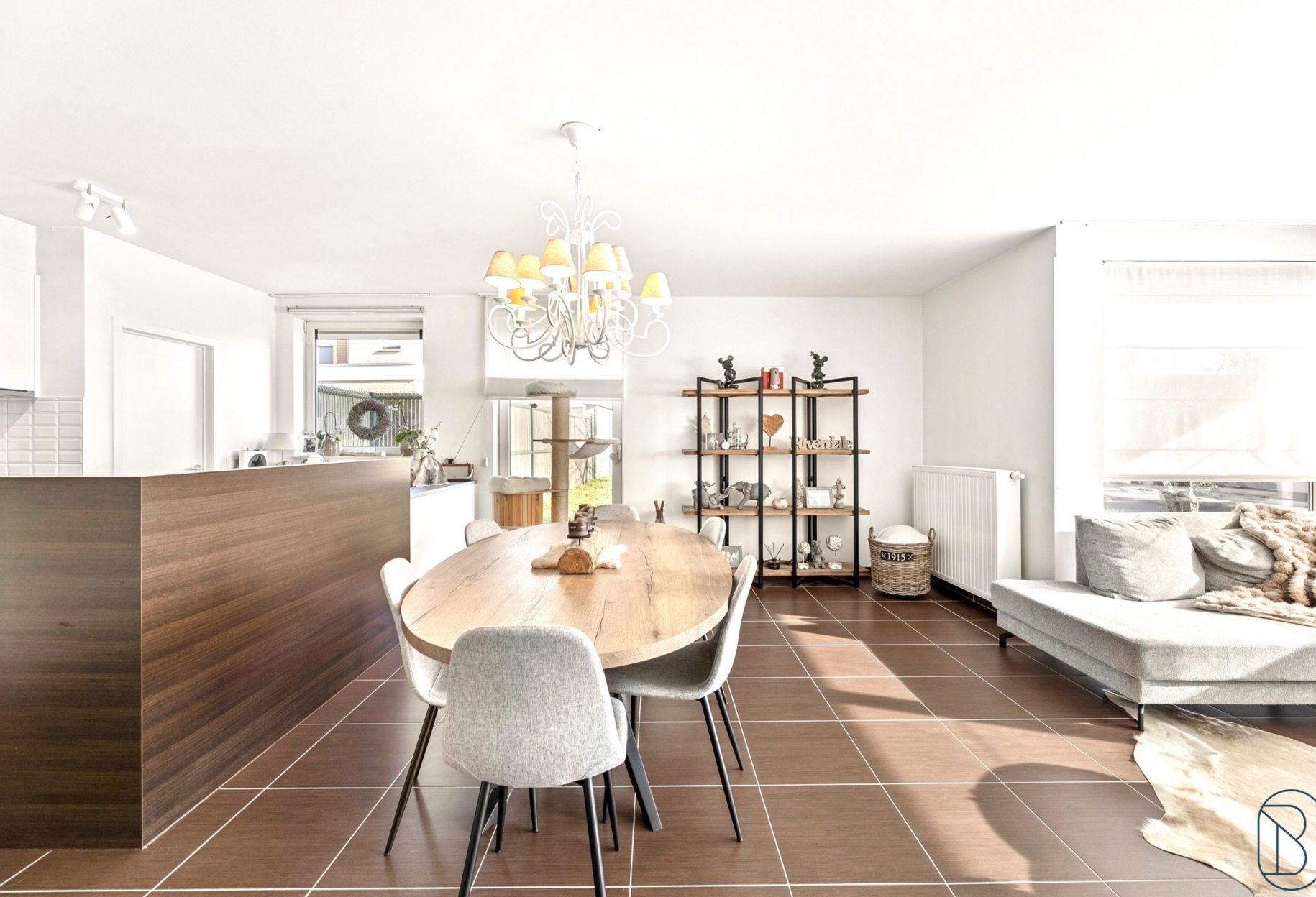 Ec2a940a9c0b4df49bf1d3c2c1275122