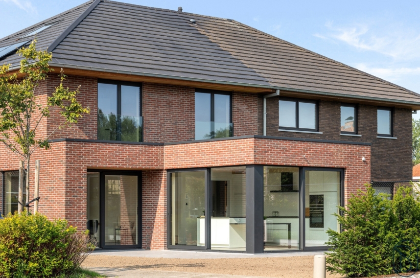 02feb5d243c84b7986cd034b8c063ecd