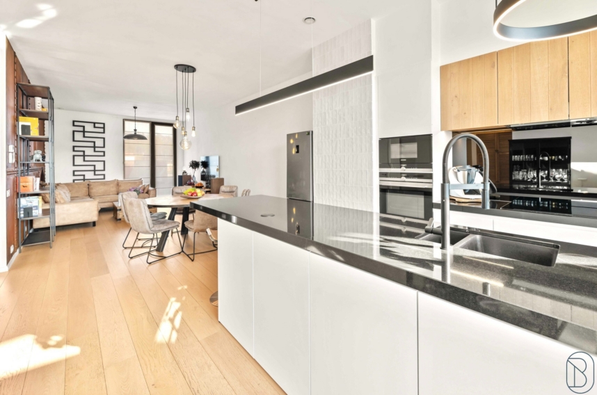 09d483c5547e41bf976b8c1e83f3095c