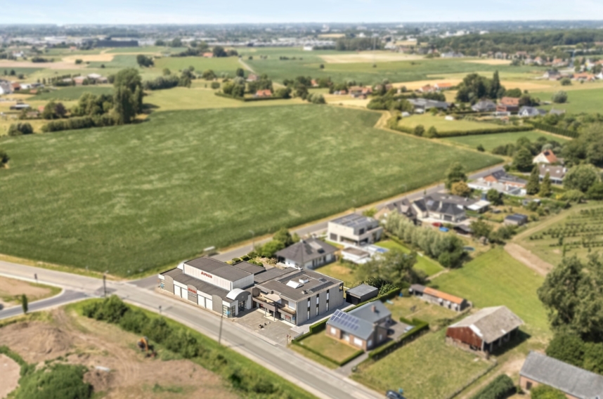 3096c28855f34b92bfafe30590757380