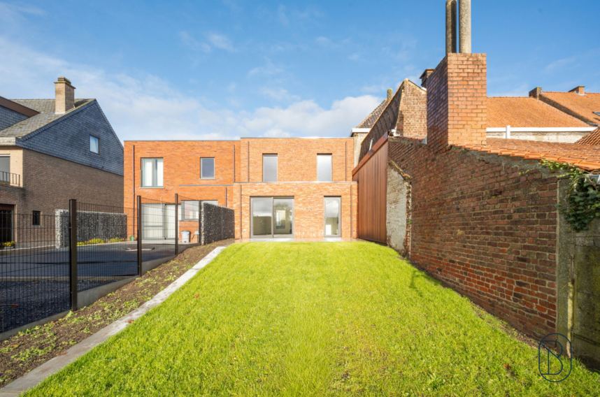 42490225b7d248a8bc5c2809bc7d914f