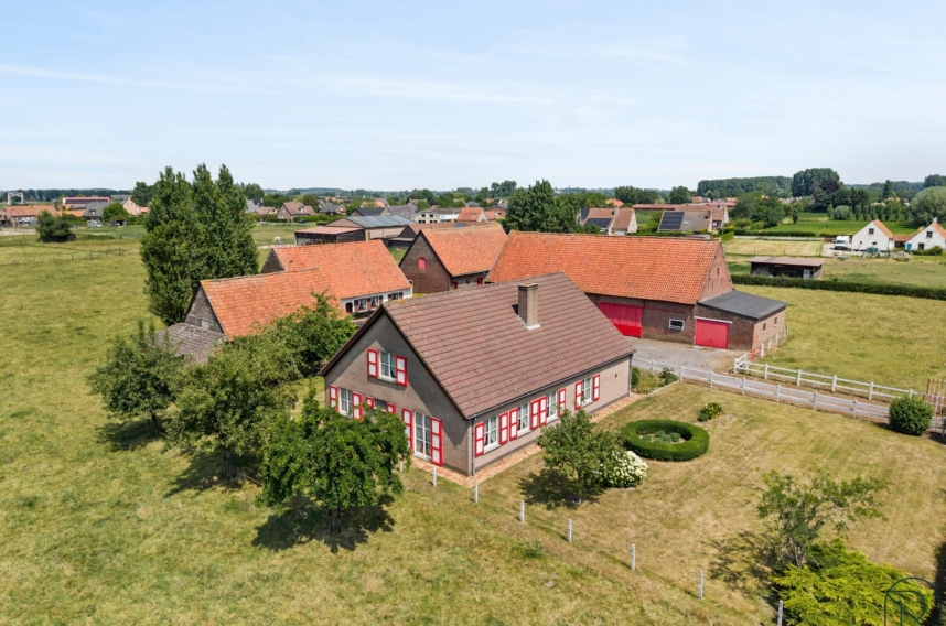 5894ea4db34a4e8f8a5ef68837695f63