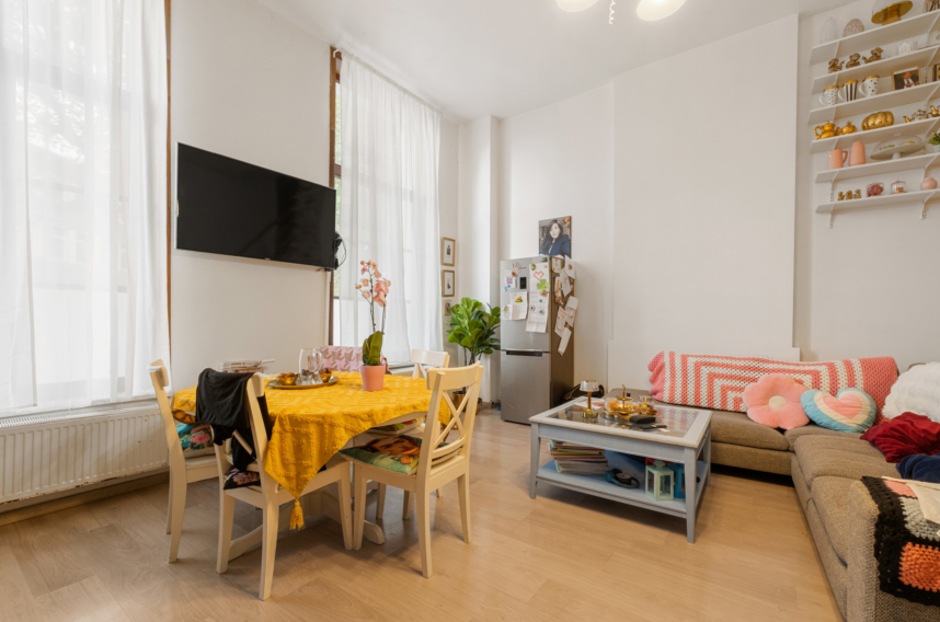 89f5232b1bc14e7b8261d4e93284c005