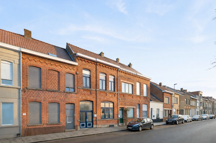 424a0cd9eb224672bc74f9d5b4ebf18d