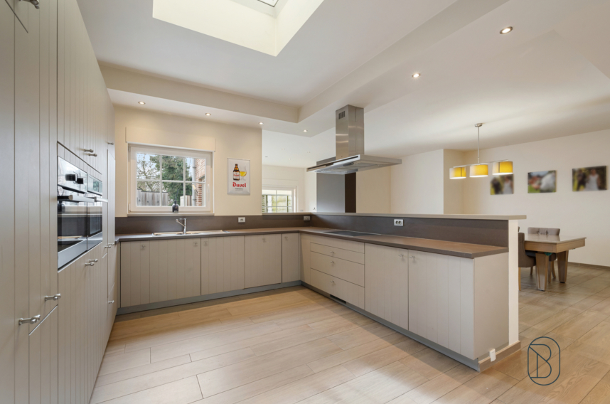 Ad526f0720ef46c1bd5e6823744636c2