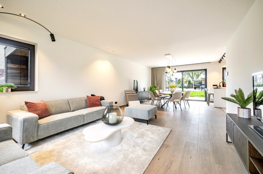 Ae9393e592a6486586347dc8475c7c03