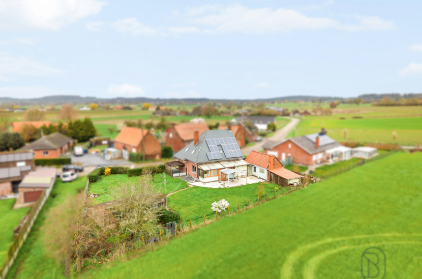 B152fb85dfec4c98b95244daafb158fe