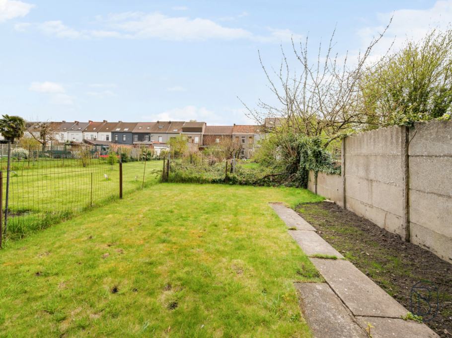 046f47f78cd74e84a4b2dbc5981faf7b