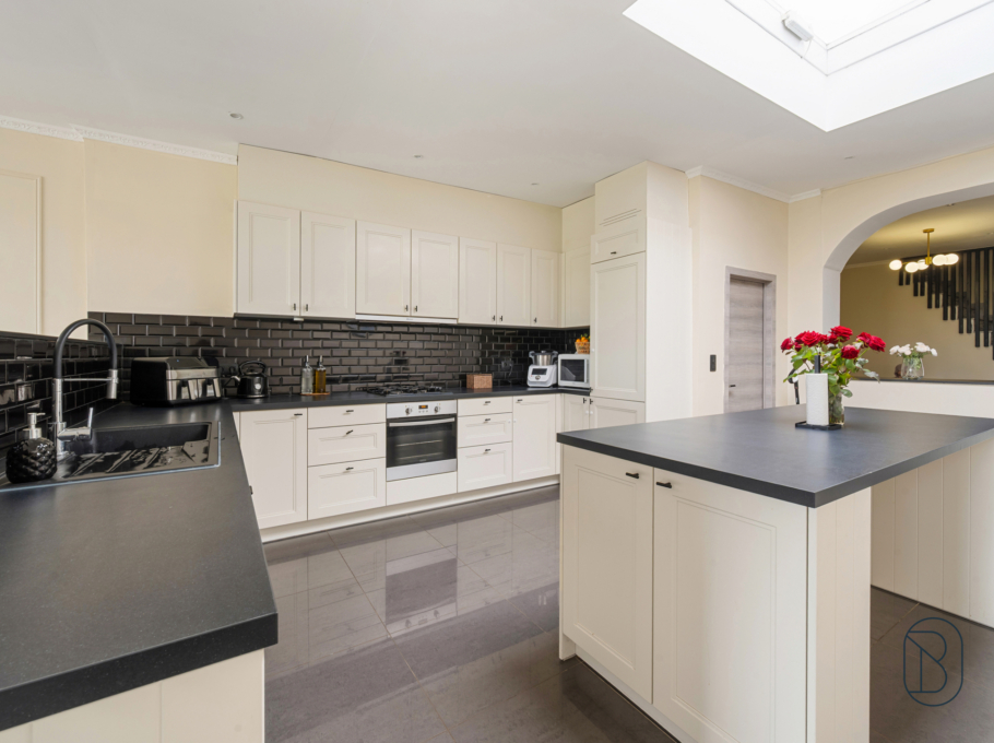 0542a0ebf28d47e881e91e33b3b894b5