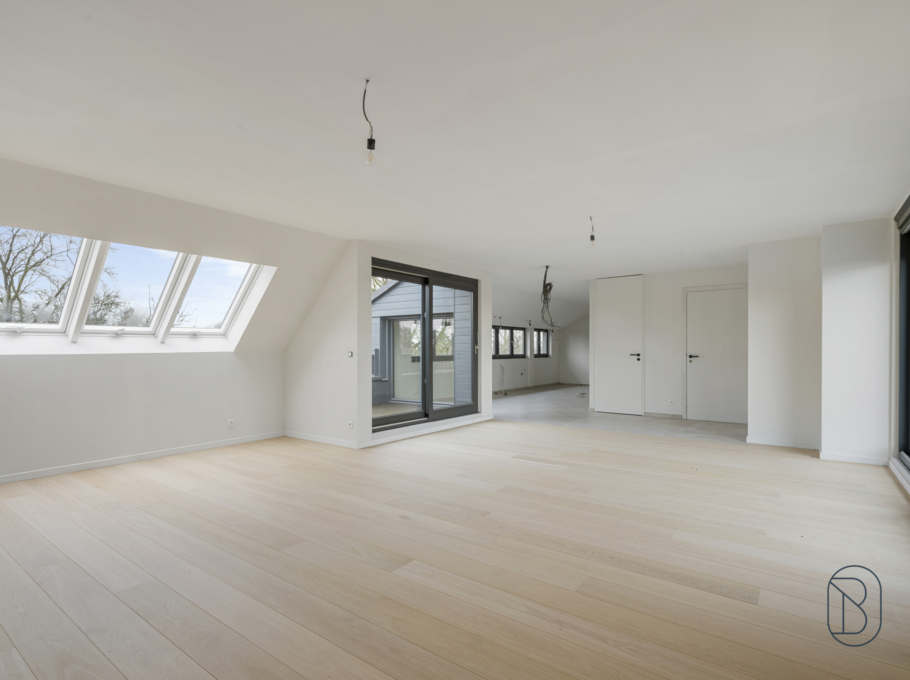 0c8566e7f637484a971aad0c4593a32e