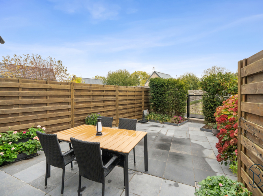 1054a9e8d37a4f1b951374177a9d49c2