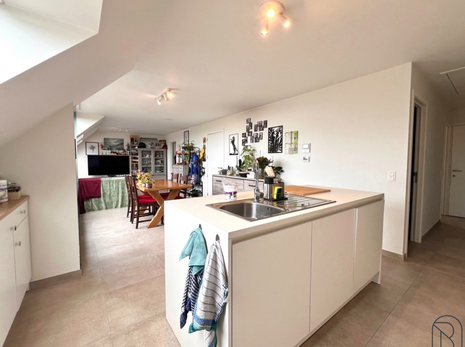 12f9841102f14eb28b84745601b4063b