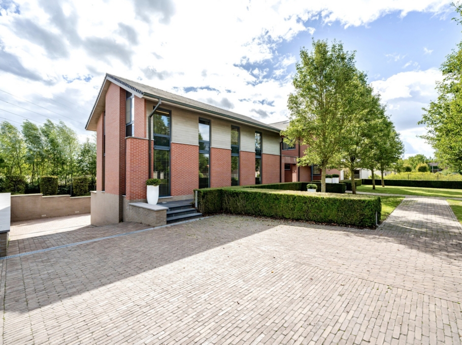 1ec2d95453f94197ae3a243d7d37570f