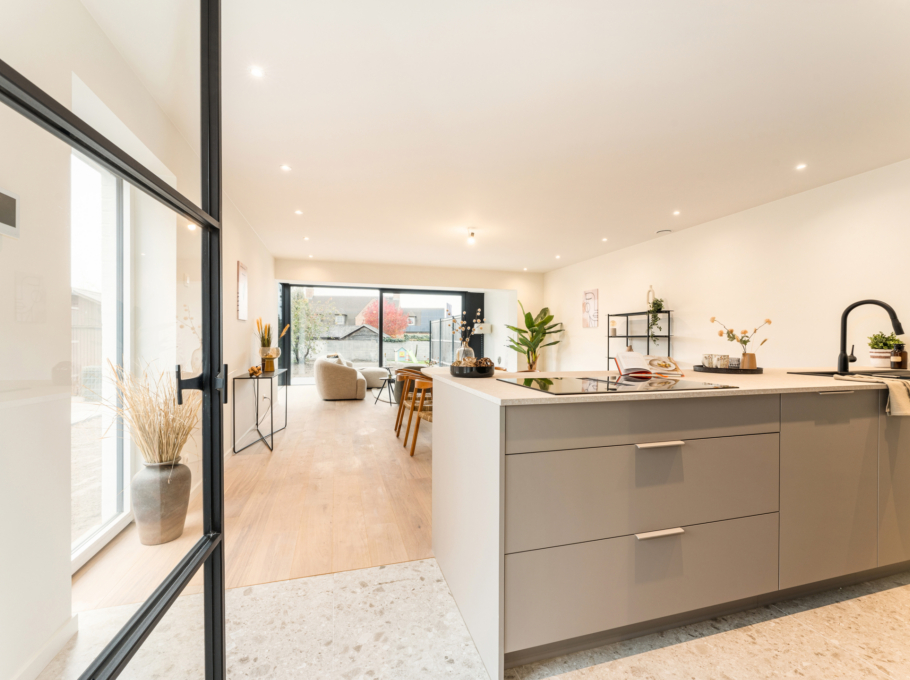 23068e3884af42d39e69148683155f67