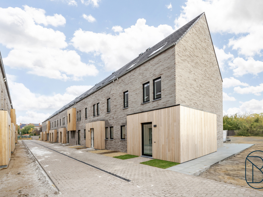 24fa394e6dbe47f5af0a04b9d909ed61