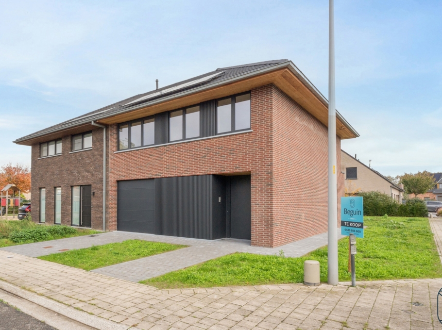 32ba2925962743269cb1490d8076131b