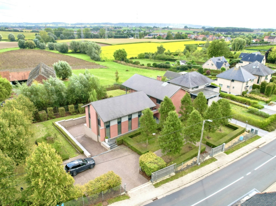 52d2c9e0bfdc4fb5a133f82ecf341d78