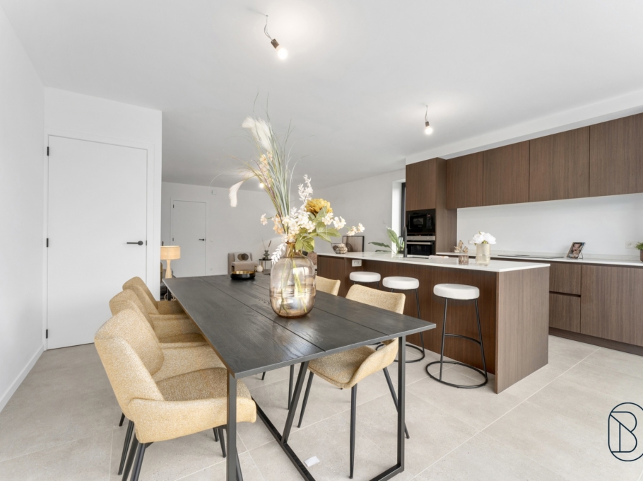 5694f5651188453fbdc8570355edd0f9