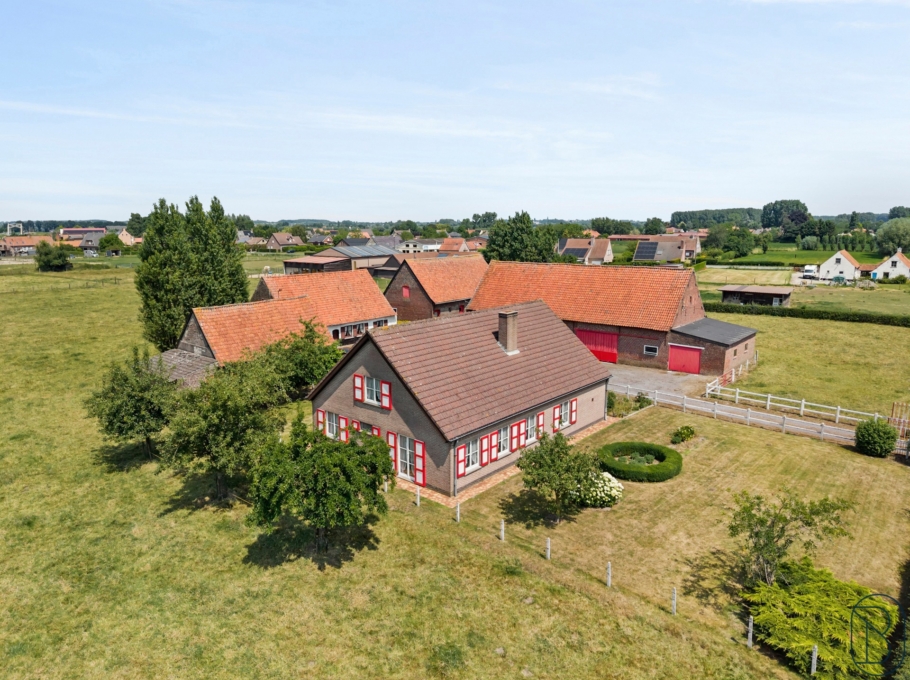 5894ea4db34a4e8f8a5ef68837695f63