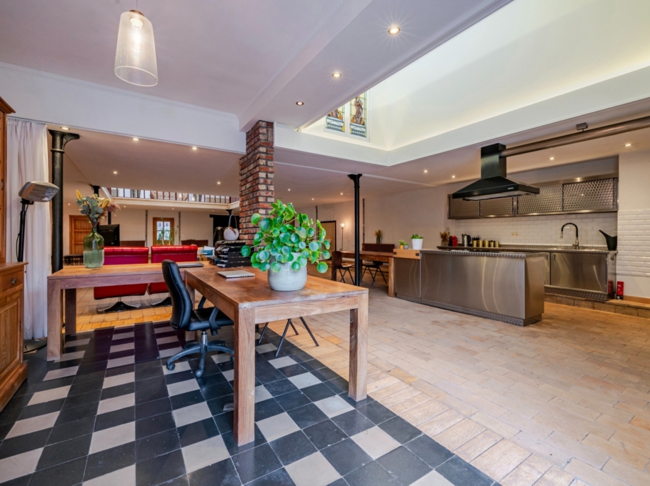 623330bb7f2d4e5e88c6084b858abf56