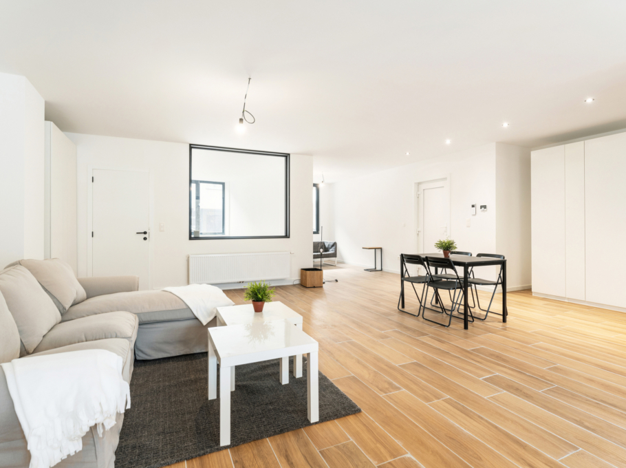 6b030f5afb264777bb4cd595bdccf836