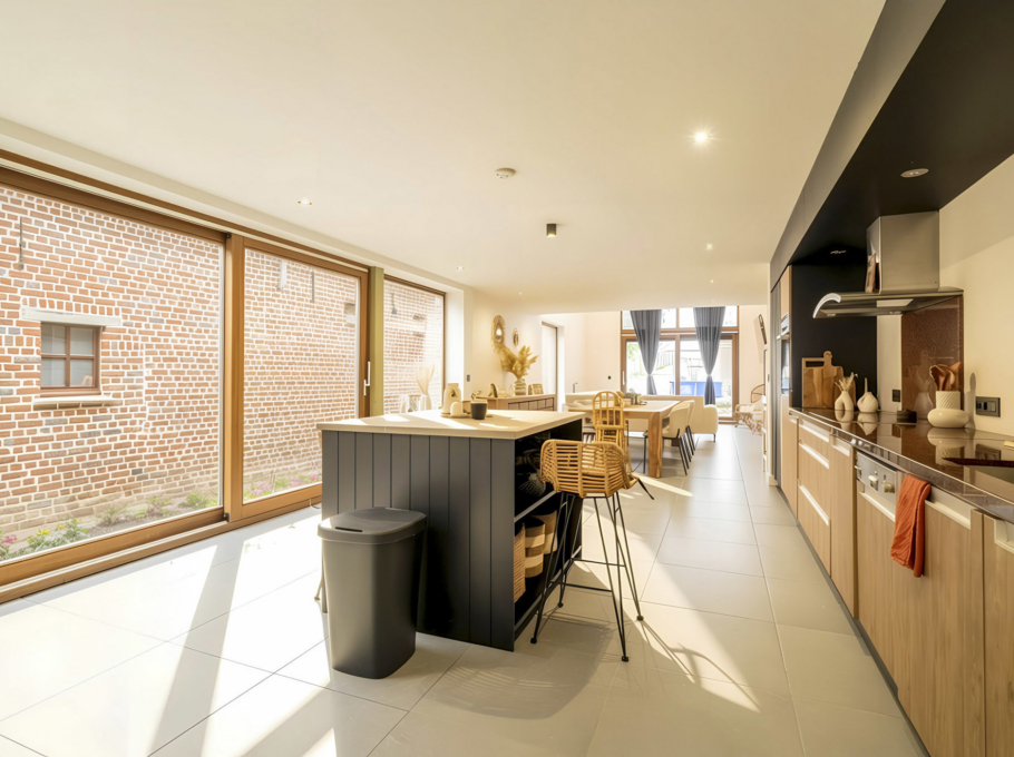 6eb3600df8b34bc69b338f0a955d3e09