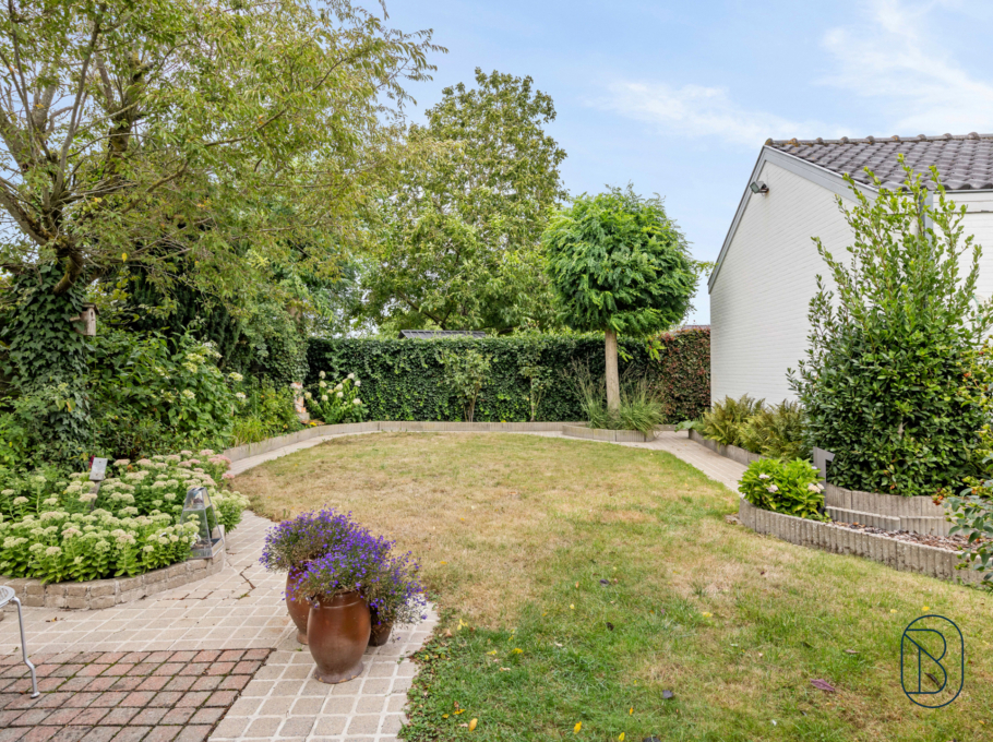 6eb476b85c5f42e9ac3d1f4634124a3b