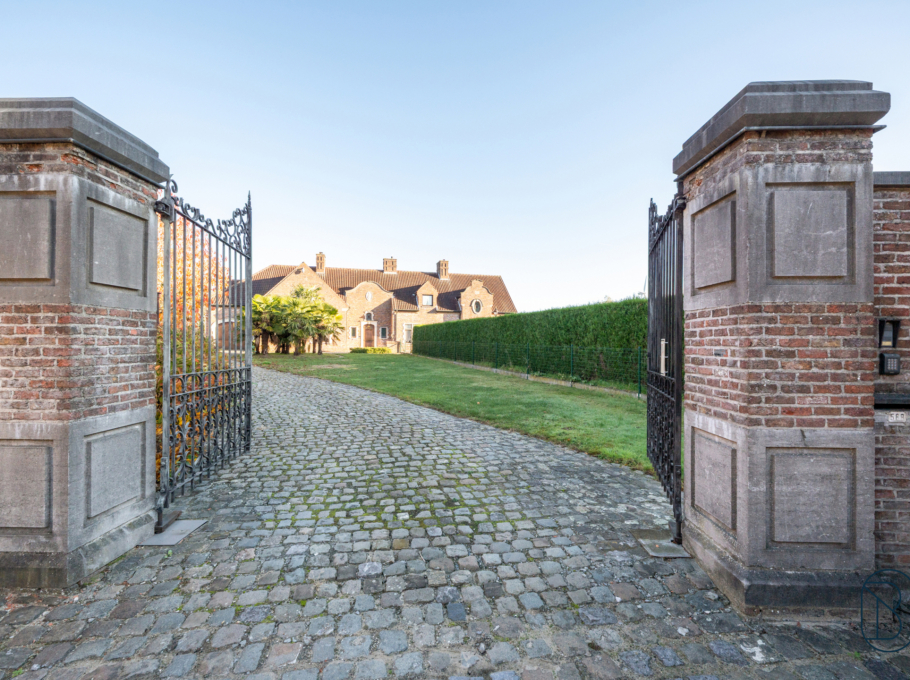 7293a20b3b74455ab2f54de48133ade9