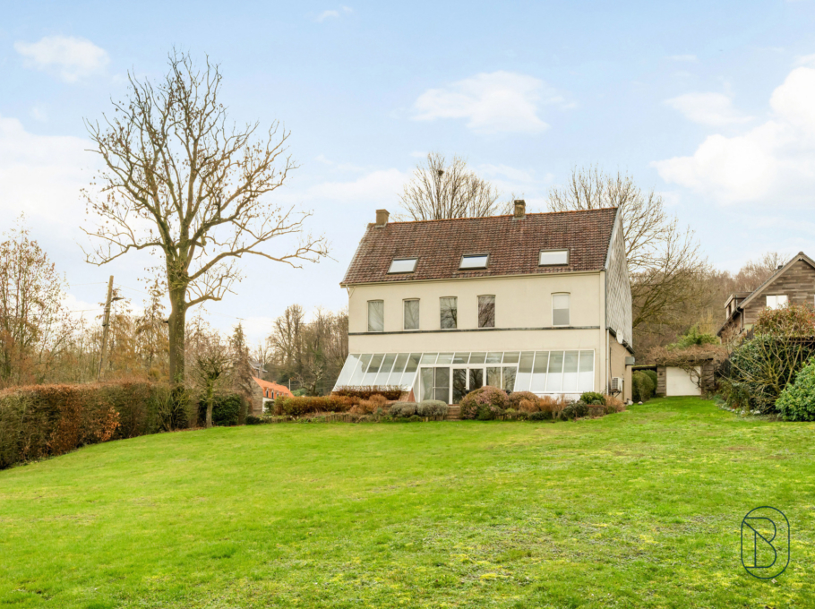 75b4d1a773ed46f5b6b4556c22403032