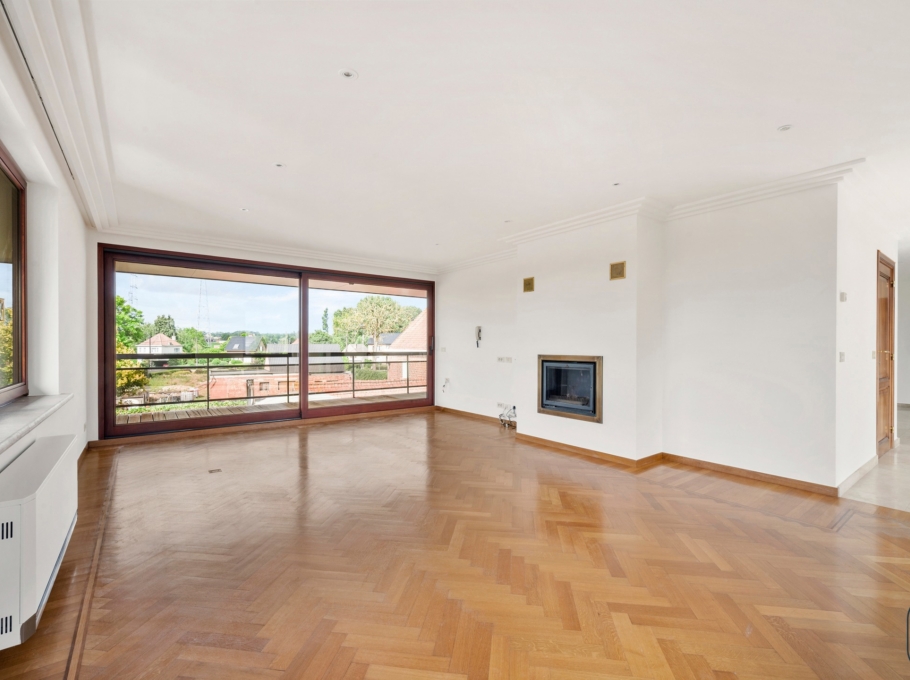 7996afaee9f94a5ab0e0067357f3b8fc