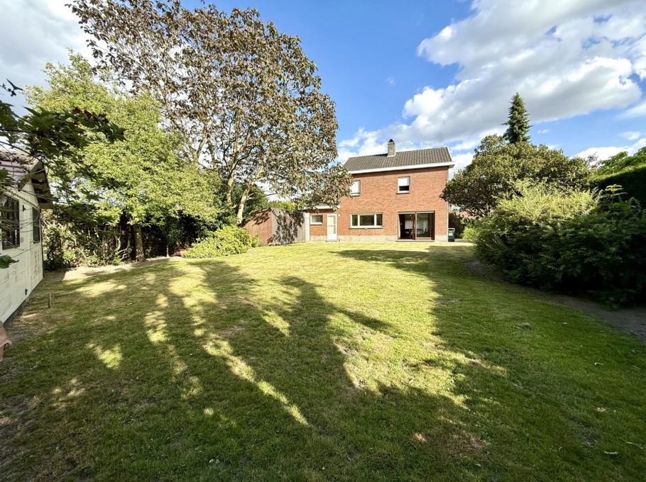 81223feb04344f44b5ec43b6e8e7d866