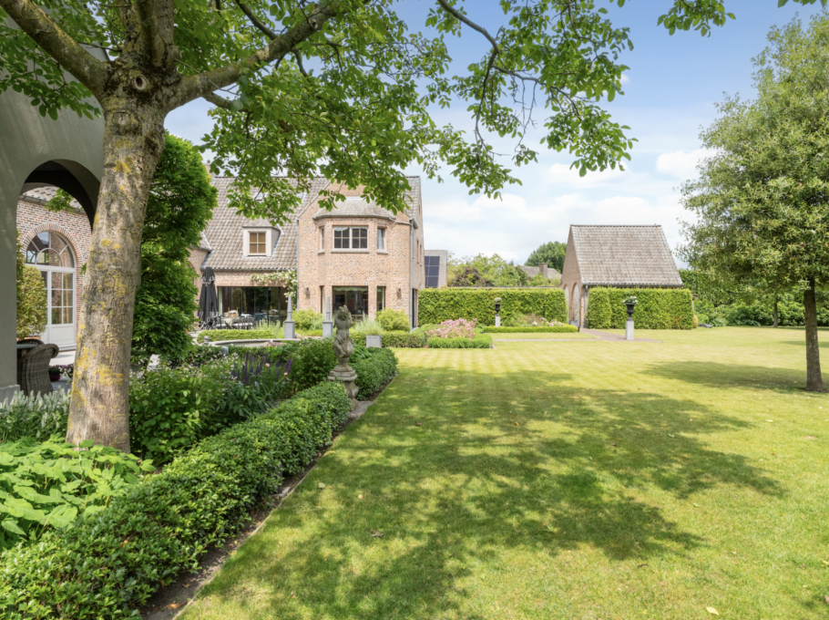 433e3f80748c44cda3fa7543d1cd1049