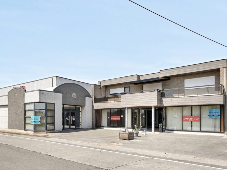 8201220c1213441a8d115a6fe9a95680