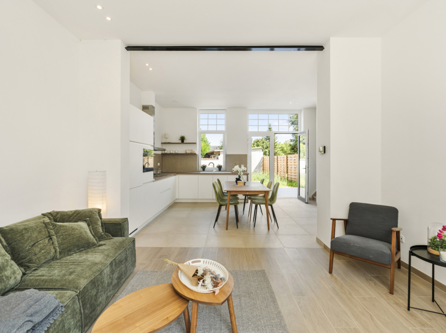 886e7d9a67d94bca96b874dbe4d32551