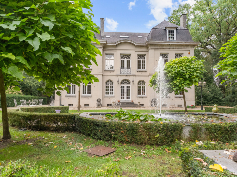 8d331c49f502451383cf2c35ad843186