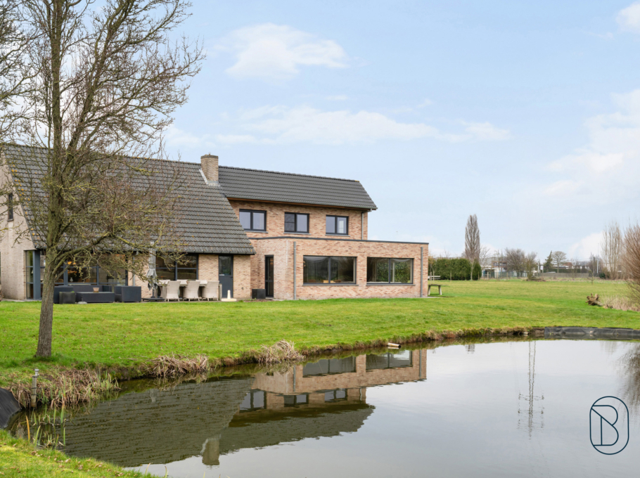 8f61fbc7fe4645c097e4428f7170f6a2