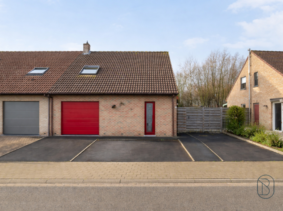 3e757bb21b0f4bff8533418e521db303