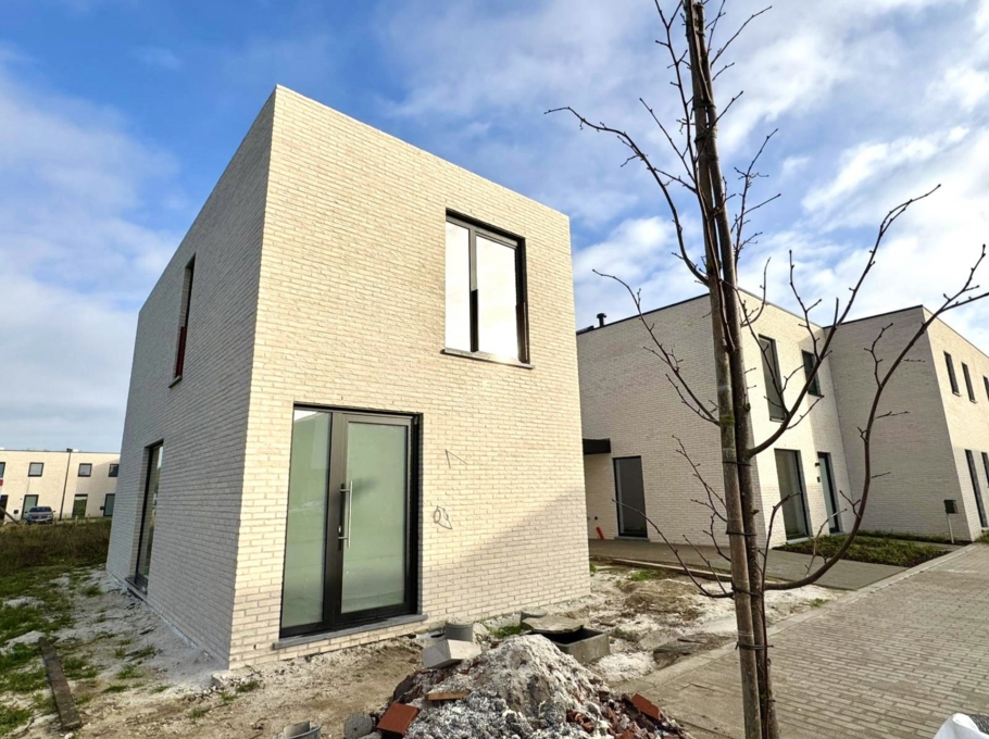 99be1e26bd21418cab389bd7a92d554f