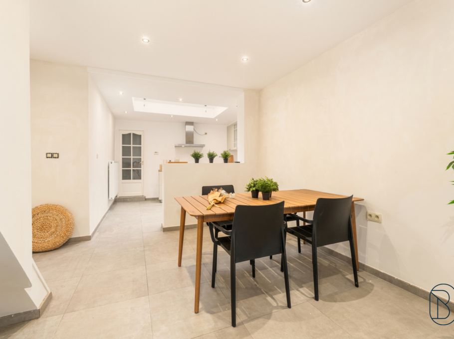 A2d9a7ddcc6d4f438505c556f9936e4a