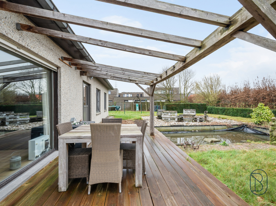 A8c68f323eb84bc6ab5569a21f09c243