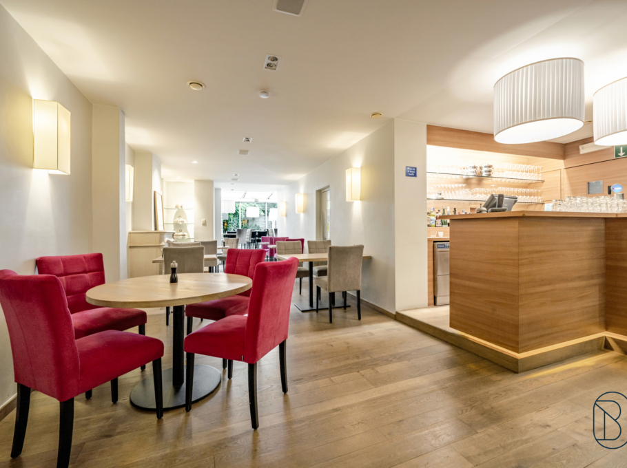 Ab0e74a96e554876bef344421d595217