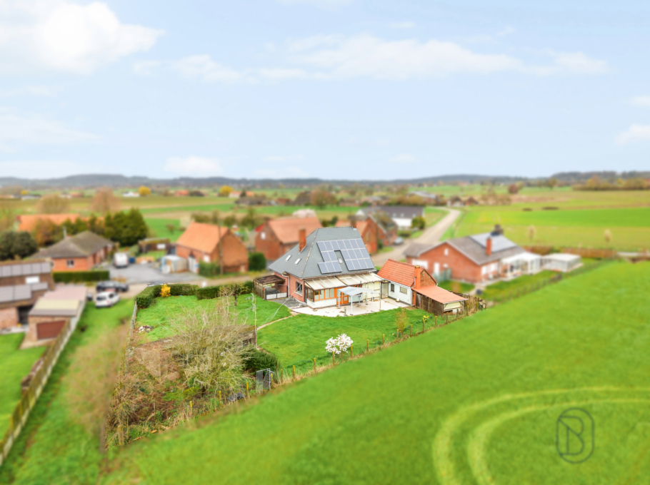 B152fb85dfec4c98b95244daafb158fe