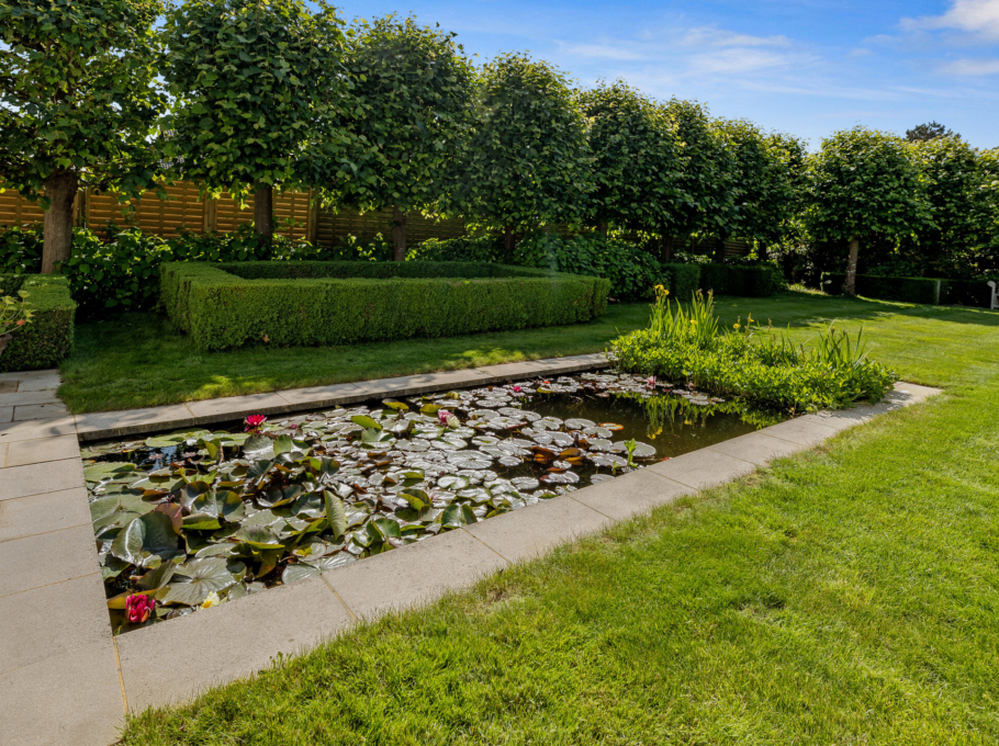 B18dc35abe5a4651b4e82240083a452d