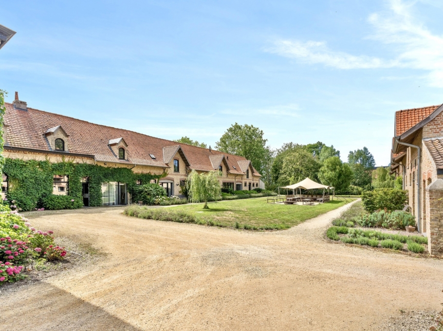 B2c366226d954263ad65a6e64638effb